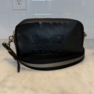 Coach Crossbody Bag Purse Handbag Leather Embossed Horse & Carriage Jes Pebbled